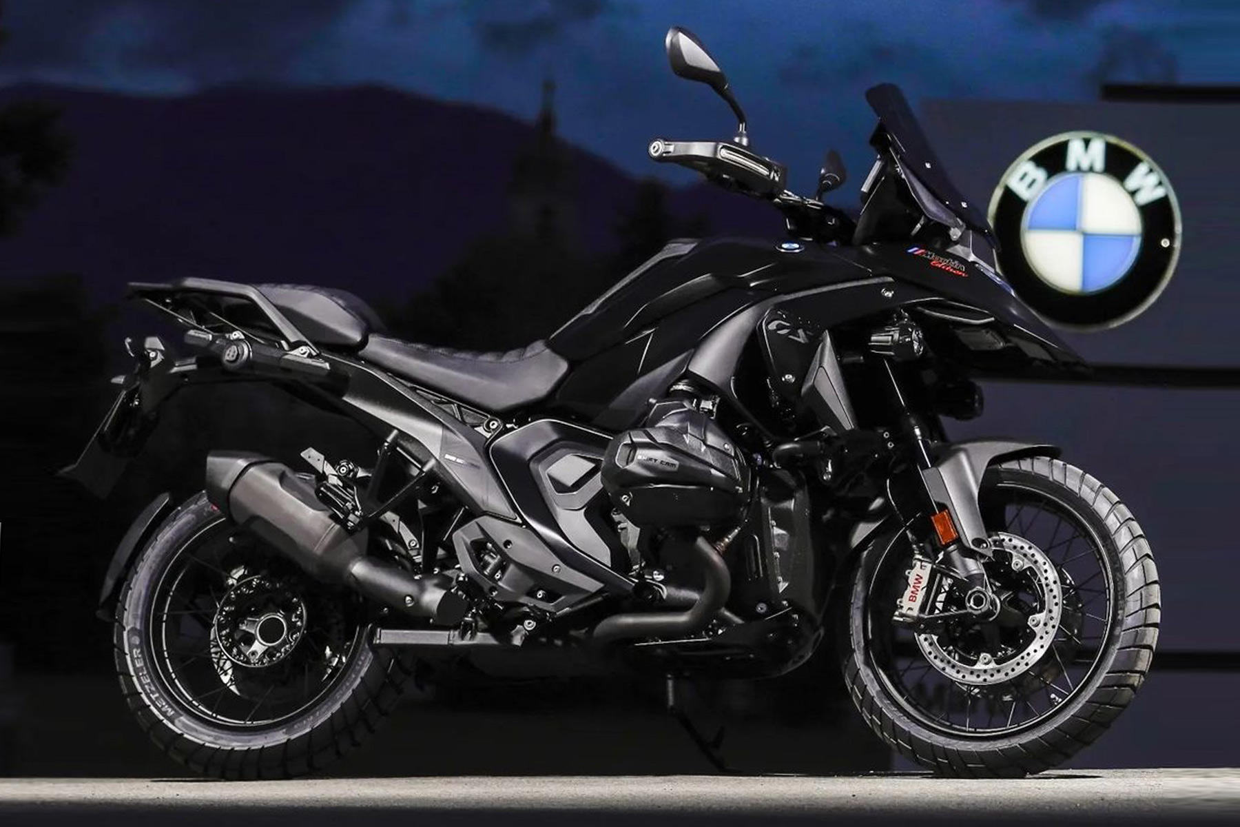 --Martin_Black_Edition_GS1300_01.jpg