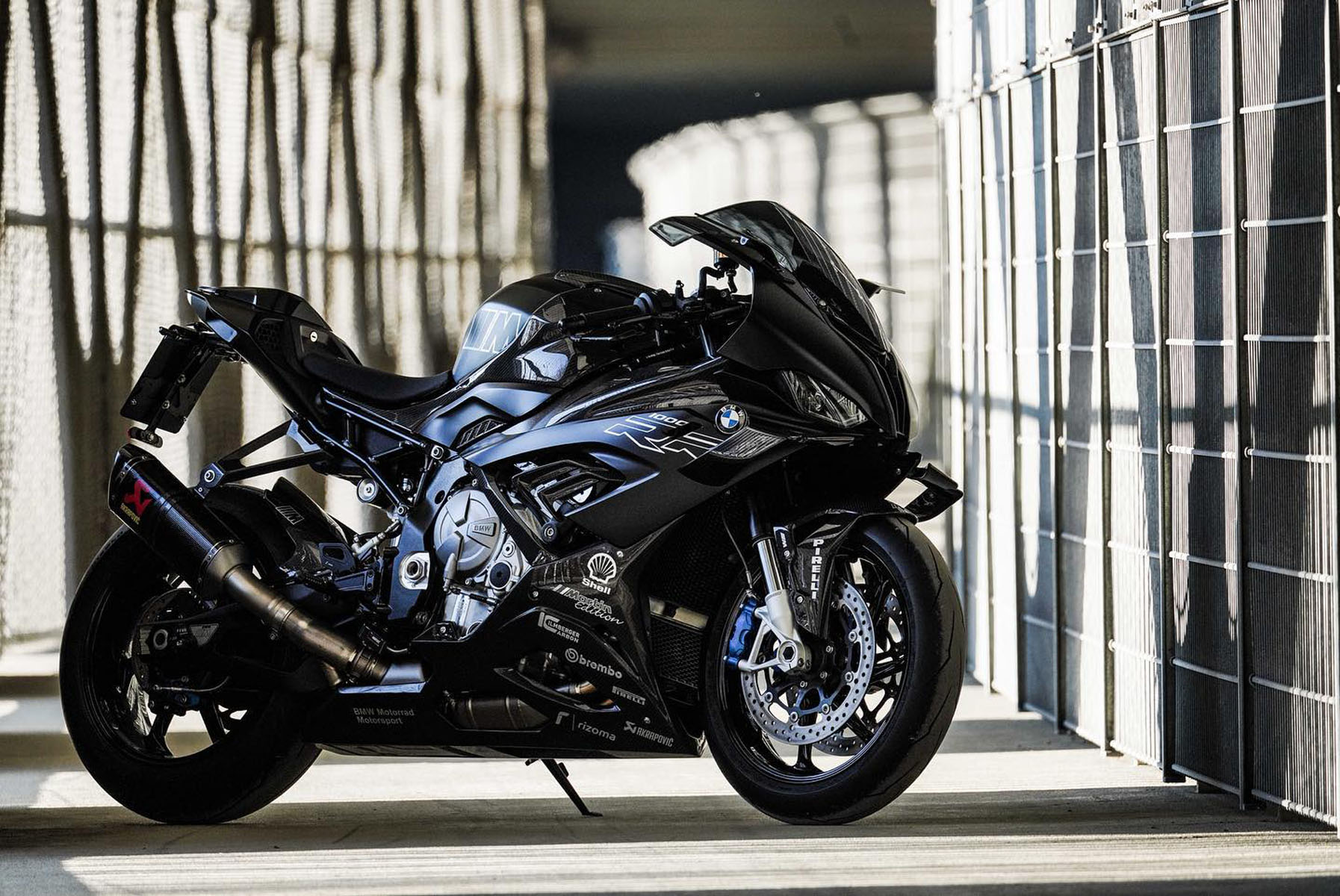 BMW_M1000_RR_Martin_Edition_Black_01.jpg