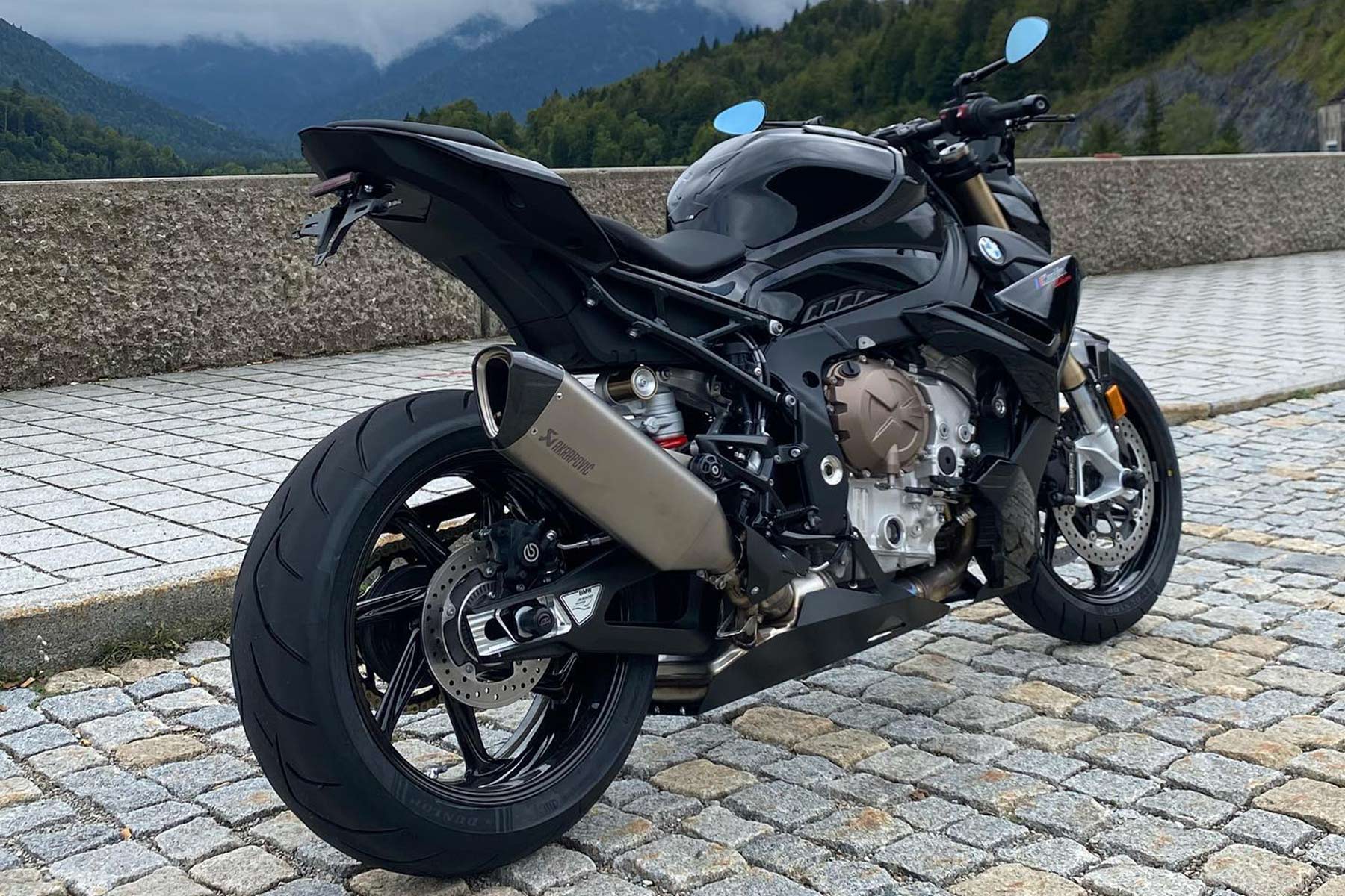 y-BMW-S1000R-Martin-Edition-01.jpg