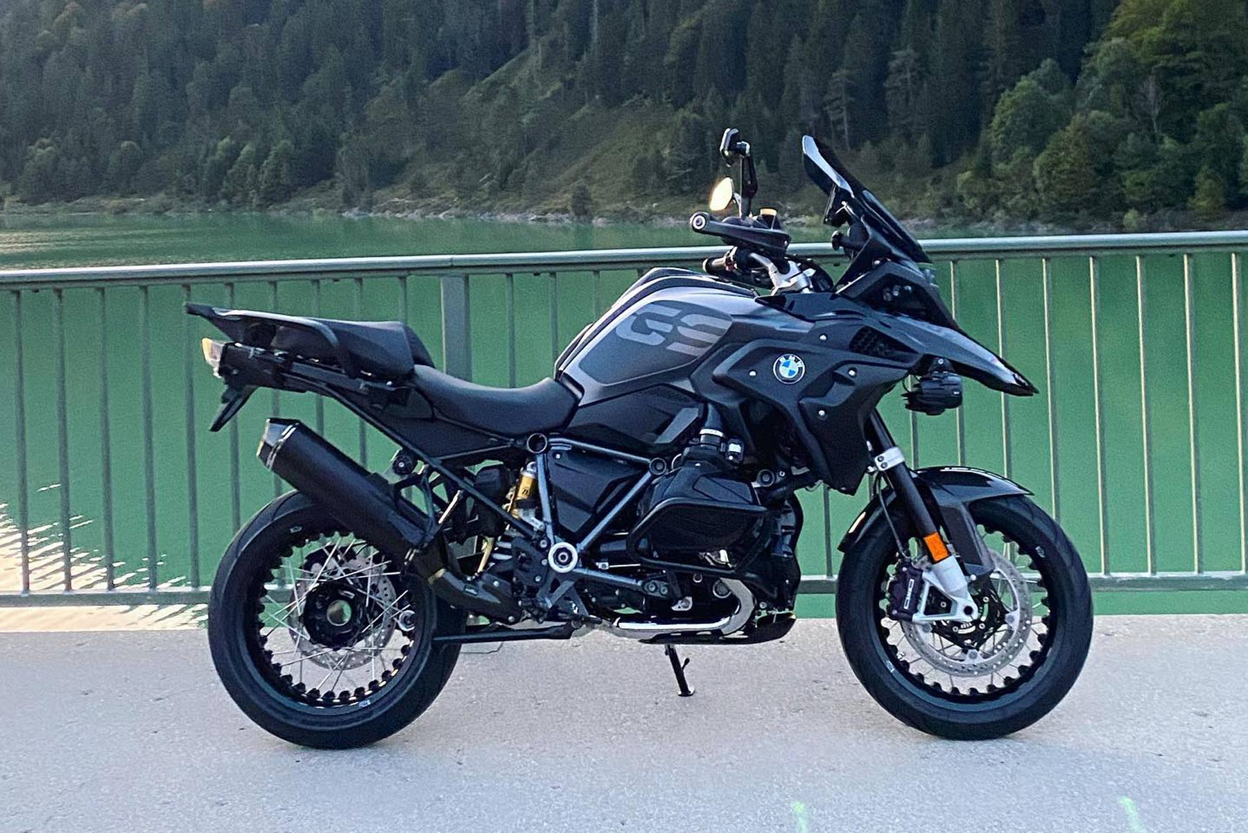 y-BMW-S1000R-Martin-Edition_03.jpg
