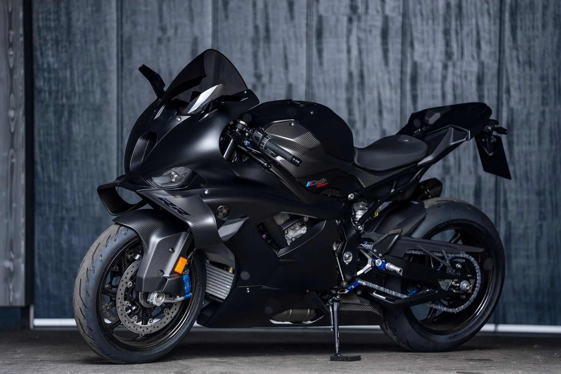 ---BMW_M_1000_RR_Martin_Edition_Black_1_Akrapovic_Auspuff_schwarz.jpg