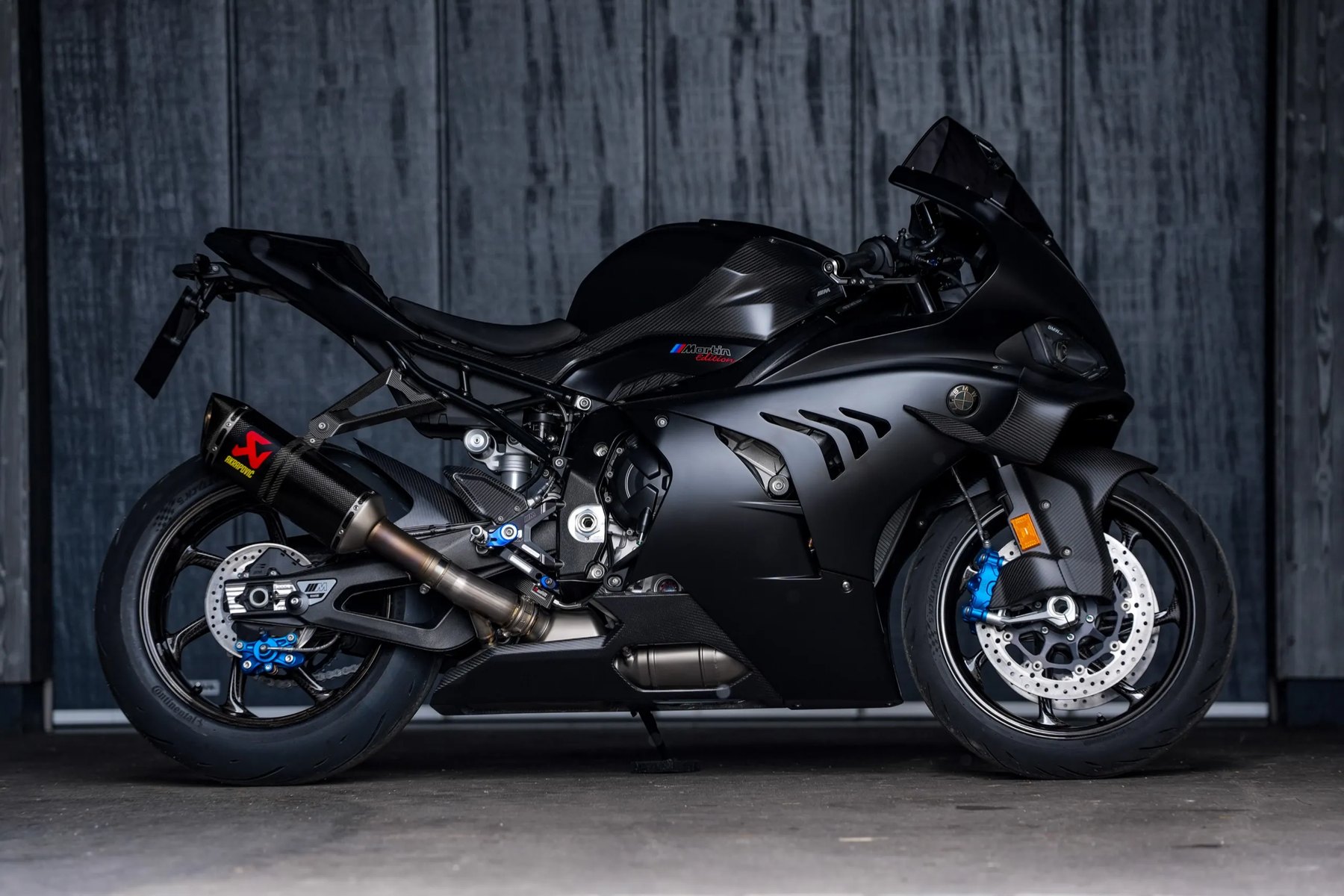 ---BMW_M_1000_RR_Martin_Edition_Black_2_Rizoma_Spiegel_Carbon_Bugspoiler.jpg