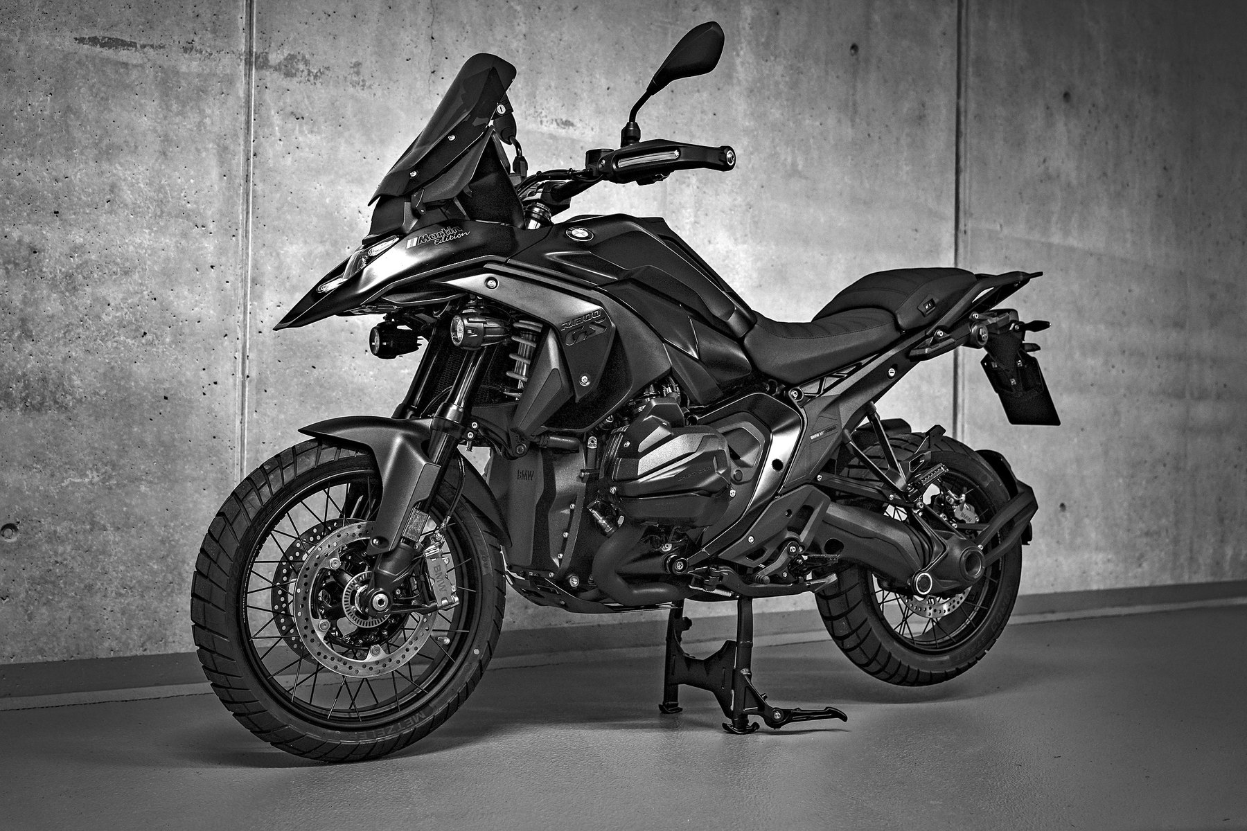 --BMW_R_1300_GS_Martin_Edition_Black_1_Auspuff_schwarz_matt.jpg