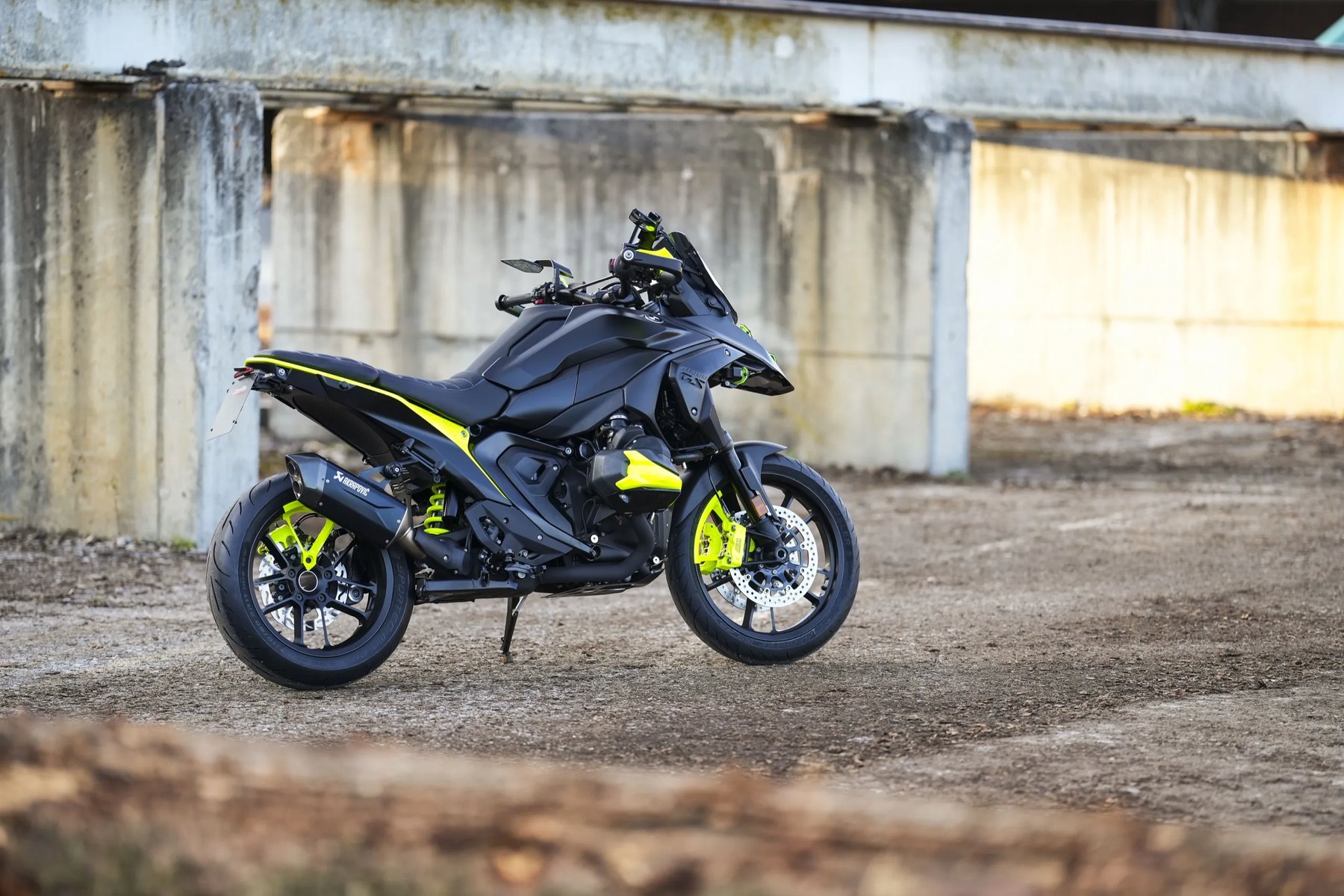 --BMW_R_1300_GS_Martin_Edition_Supermoto_Neon_2_Rizoma_LED_Blinker_Handschutz_Neongelb.jpg